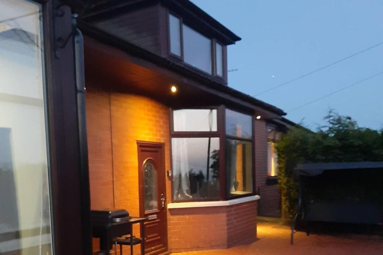 Villa Sunny Lynn Oldham Esterno foto